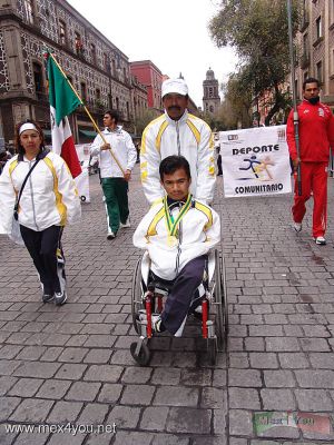 Desfile Deportivo 2006  / Sport Parade 2006  10-18
Grandes deportistas de todas las clases desfilaron por la avenida 5 de mayo hacia el monumento a la Revolucion.

All sort of great sportmen do the parade  by 5th of May avenue  towards the Revolution monument.
Keywords: desfile deportivo sport parade 2006 revolucion mexicana mexican  revolution revolucionario 20 noviembre 20th