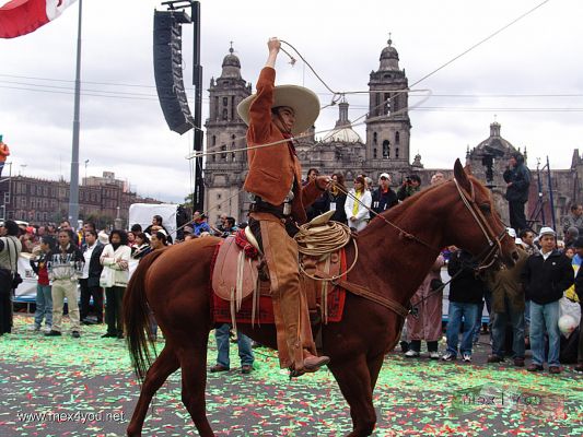 Desfile Deportivo 2006  / Sport Parade 2006  18 -18
Para cerrar el desfile con broche de oro pudimos observar a los charros y amazonas.

To close the parade  we could observe the Charros and amazons.
Keywords: desfile deportivo sport parade 2006 revolucion mexicana mexican  revolution revolucionario 20 noviembre 20th charreria mexicana charro 