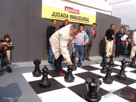 Festival de Ajedrez / Chess Festival MÃ©xico 2006    01-12
A las 10:30 de la maÃ±ana se inaugurÃ³ el festival por  Alejando Encinas Jefe de Gobierno del Distrito Federal.

at 10:30 in the morning the  inaugurated the Festival  by Alejandro Encinas  Head of Government of the Federal District.
Keywords: festival ajedrez chess zocalo ciudad de mexico city