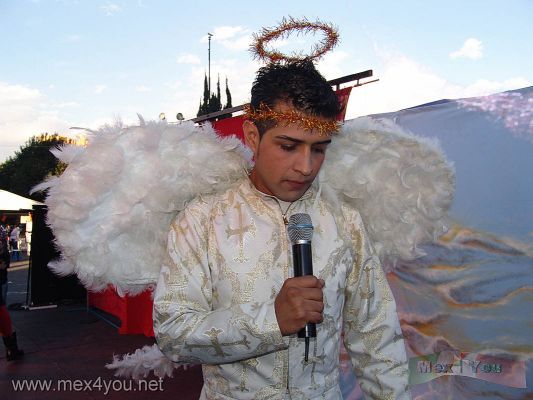 Eventos NavideÃ±os en la Ciudad de MÃ©xico / Mexico City X-mas Events 2006 (03-15)
Actores representado a Miguel ArcÃ¡ngel, El Diablo los campesinos representaron la lucha entre el bien y el mal.

Actors represented to Michael ArcÃ¡ngel, the Devil,  the pleasants represented the fight among the good and bad.
Keywords: Events NavideÃ±os Ciudad Mexico X-mas Christmas pastorelas navidad