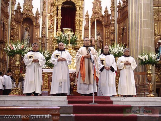 Sabado de Eventos en CoyoacÃ¡n  / Saturday of Events in Coyoacan ( June / Junio ) 2006
El sabado 24 de junio del 2006 se llevÃ³ a cabo la celebraciÃ³n del Santo PatrÃ³n de San Juan Bautista en diversas zonas de CoyoacÃ¡n asi como en la parroquia del santo del mismo nombre. 

Saturday  June 24th 2006 was carried out the celebration of Santo PatrÃ³n of San Juan  Baptist in diverse zones of CoyoacÃ¡n as well as in the parish of the same name. 
Keywords: san juan bautista parroquia coyoacan