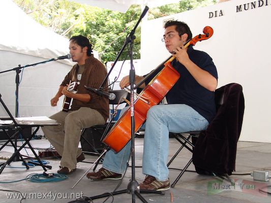 Sabado de Eventos en CoyoacÃ¡n  / Saturday of Events in Coyoacan ( June / Junio ) 2006
Al mismo tiempo se celebraba el DÃ­a internacional de la mÃºsica donde pudimos gozar de diversos estilos musicales como: jazz, trova, mÃºsica andina, bolero, blues y salsa.

At the same time was celebrated the International Day of the Music where we could enjoy diverse musical styles like: jazz, trova, Andean music, bolero, blues and salsa. 
Keywords: dia internacional de la musica coyocan  international day music hidalgo garden