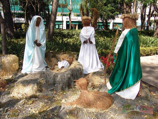 Eventos NavideÃ±os en la Ciudad de MÃ©xico  Nacimientos / Mexico City X-mas 2006 Nativity Scenes ( 07-15)
Pudimos apreciar Nacimientos de las diferentes delegaciones de nuestra Capital y algunos establecimientos como este del Hotel Sheraton.

We could appreciate Nativity Scenes from different delegations of our Capital and some establishments like this from the Sheraton Hotel.
Keywords: Nacimientos Paseo  Reforma Nativity Scenes Paseo  Reforma avenue Navidad Christmas