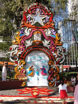 Eventos NavideÃ±os en la Ciudad de MÃ©xico  Nacimientos / Mexico City X-mas 2006 Nativity Scenes ( 09-15)
Este Gran Nacimiento pertenece a la DelegaciÃ³n Iztacalco.

This Great Nativity Scene belongs to the Iztacalco Delegation.
Keywords: Nacimientos Paseo  Reforma Nativity Scenes Paseo  Reforma avenue Navidad Christmas