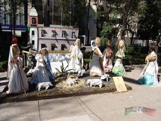 Eventos NavideÃ±os en la Ciudad de MÃ©xico  Nacimientos / Mexico City X-mas 2006 Nativity Scenes ( 10-15)
Este Nacimiento con borregos de papel fuÃ© elaborado por la DelegaciÃ³n Magdalena Contreras.

This Nativity Scene  with paper lambs was elaborated by the  Magdalena Contreras Delegation.
Keywords: Nacimientos Paseo  Reforma Nativity Scenes Paseo  Reforma avenue Navidad Christmas