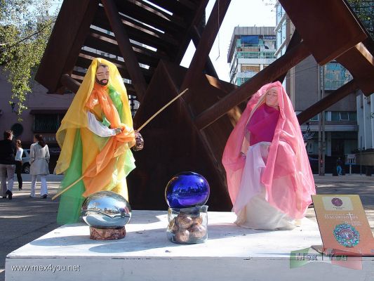 Eventos NavideÃ±os en la Ciudad de MÃ©xico  Nacimientos / Mexico City X-mas 2006 Nativity Scenes ( 12-15)
Este hermoso Nacimiento de la DelegaciÃ³n Tlalpan en donde se combinan diferentes materiales como el vidrio, piedra, etc.

This beautiful Nativity Scene from the Tlalpan Delegation in where different materials are combined such as: glass, stone.
Keywords: Nacimientos Paseo  Reforma Nativity Scenes Paseo  Reforma avenue Navidad Christmas