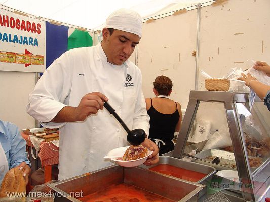 Tercer Festival de la Torta / 3rd Torta Festival 2006  (04-06)
TambiÃ©n estuvieron presentes algunos negocios de nuestra repÃºblica como el caso del estado de Guadalajara vendiendo las famosas  Tortas Ahogadas.

Also some businesses of our republic were present as the case of the Guadalajara state,  selling the famous " Tortas Ahogadas " (Drowned Tortas). 
Keywords: Festival de la Torta 3rd Torta Festival Venustiano Carranza delegation tacos