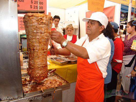Tercer Festival de la Torta / 3rd Torta Festival 2006  (06-06)
En nuestra comida Mexicana, donde van las tortas le siguen los tacos y otros platillos Mexicanos.

In our Mexican food, where the "Tortas"  go follow the "Tacos" and other Mexican dishes.  
Keywords: Festival de la Torta 3rd Torta Festival Venustiano Carranza delegation tacos