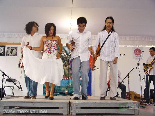 Toda Cuba en CoyoacÃ¡n 2006 / All Cuba in CoyoacÃ¡n 2006  05-12
Enseguida pudimos disfrutar de la mÃºsica y el ritmo del grupo Sonex que hizo bailar a todo CoyoacÃ¡n. AdemÃ¡s despuÃ©s pudimos disfrutar de la mÃºsica de Tropicuba Show

Immediately we could enjoy the music and the rhythm of the Sonex group which  made dance  to all CoyoacÃ¡n.  Then we could enjoy with the music of Tropicuba Show
Keywords: Toda Cuba Coyoacan all Cuba Sonex Jardin Hidalgo Garden