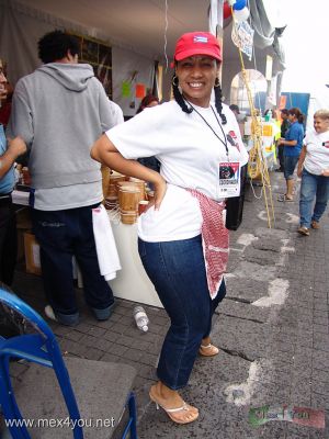Toda Cuba en CoyoacÃ¡n 2006 / All Cuba in CoyoacÃ¡n 2006  11-12
Usted serÃ¡ tratado a cuerpo de rey en cada uno de los stands.

The  stands are taking care by very kindly people. 
Keywords: Toda Cuba Coyoacan all Cuba  Jardin Hidalgo Garden comida