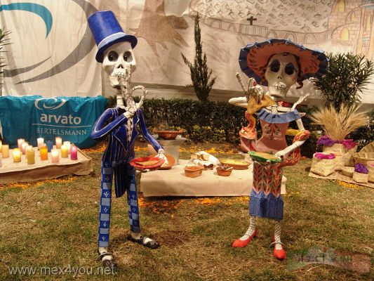 Ofrendas de Dia de Muertos/Day of the Dead Offerings (18-18)
Le aconsejamos visitar estos sitios antes del dos de noviembre y  espere también nuestras actualizaciones el 1 y 2 de Noviembre de más lugares y   más sorpresas. 

We advised you to visit these sites  before  November 2nd  and wait for our updates November 1st and   2nd for more places and surprises .


Keywords: Ofrendas de Dia de Muertos/Day of the Dead Offerings
