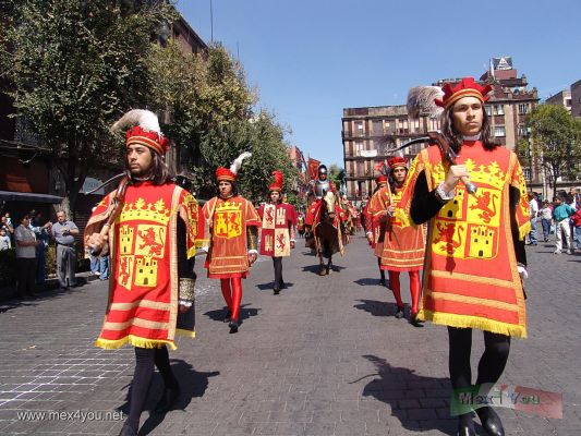 Cortejo Medieval / Medieval Courtship 04-12
Al comenzar el desfile la gente disfrutó con el colorido de los disfrazes.

When beginning the parade people enjoyed the colorful with the disguises
Keywords: Cortejo Medieval / Medieval Courtship