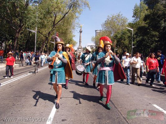 Cortejo Medieval / Medieval Courtship 08-12
A lo largo del Paseo de la Reforma el cortejo intrepretaba bella música con instrumentos antiguos. 

Throughout the ' Paseo de la Reforma ' avenue,  the courtship intrepretaba beautiful music with old instruments.
Keywords: Cortejo Medieval / Medieval Courtship