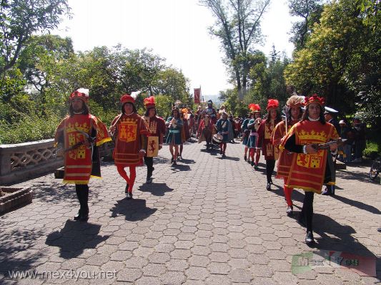 Cortejo Medieval / Medieval Courtship 09-12
Al llegar al Bosque de Chapultepec el cortejo subió por la rampa al Castillo. 

When arriving at the  Chapultepec Woods  the courtship raised by the incline the Castle.
Keywords: Cortejo Medieval / Medieval Courtship