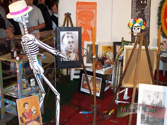 Dia de Muertos/Day of the Dead 7 - 9
Esta es la ofrenda de la delegaciÃ³n CoyoacÃ¡n en donde destacan  dos de los personajes famosos de esta: Diego Rivera y Frida Kahlo.

This is the offering of the CoyoacÃ¡n delegation in where we could see  two of the famous inhabitants  of this: Diego Rivera and Frida 
Kahlo.
Keywords: Ofrenda delegacion coyoacan offerings day dead dia muertos calacas skulls carton cartoneria