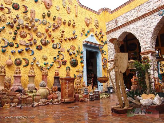 ArtesanÃ­as en  Bernal  / Crafts in Bernal town.
Keywords: artesanias Bernal Queretaro crafts