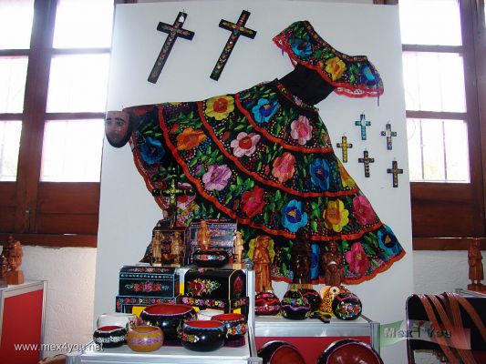 Chiapas en El Centro Cultura San Angel  / Chiapas in the San Angel Cultural Center
Keywords: chiapas centro cultural san angel crafts artesanias traje tipico costume