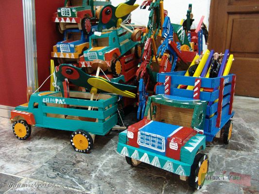 Chiapas en El Centro Cultura San Angel  / Chiapas in the San Angel Cultural Center
Keywords: chiapas centro cultural san angel crafts artesanias juguetes toys