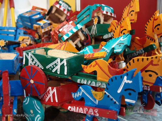 Chiapas en El Centro Cultura San Angel / Chiapas in the San Angel Cultural Center
Keywords: chiapas centro cultural san angel crafts artesanias juguetes toys caballitos little horses