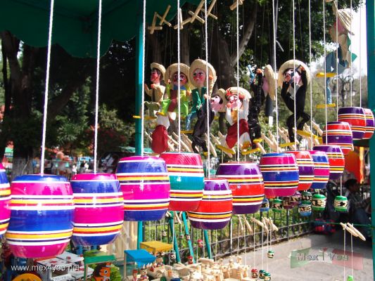 Juguetes Mexicanos en CoyoacÃ¡n  3/ Mexican Toys in CoyoacÃ¡n 3
Keywords: Juguetes artesanias titeres toys crafts baleros tradicional  coyoacan