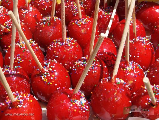 manzana acaramelada / Candy Apple
No cabe duda que nuestros dulces son llamativos e invitan a la tentaciÃ³n. Por cierto esta foto fuÃ© tomada durante la celebraciÃ³n del SeÃ±or de la Misericordia en el Pueblo de la Candelaria en CoyoacÃ¡n.

There is no doubt that our mexican sweets are striking and invite temptation. Certainly this photo was taken during the celebration of the Lord of Mercy in the Candelaria Town in Coyoacan.
Keywords: manzana candy dulces mexicanos apple mexican  mexican candies candy tradicionales tradicional dulce