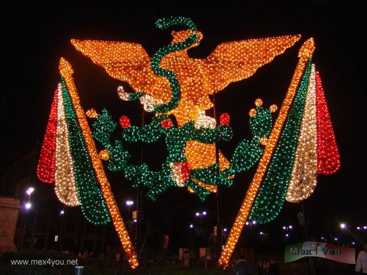 Decoraciones Fiestas Patrias  /  Patriotic  Party Decorations 2006
Keywords: decoraciones fiestas patrias zocalo aguila simbolos patrios eagle september septiembre independencia independence decorations