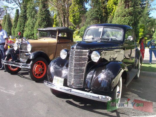 Classic Cars Parade / Desfile de Autos ClÃ¡sicos
  "Classic Cars Parade",Desfile de Autos Clasicos
Keywords: Classic Cars Parade  Desfile Autos Clasicos