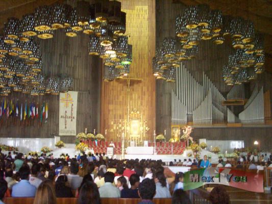  Mass in La Villa /  Misa en  La Villa
[b] Mass in "La Villa"[/b]
[b] Misa en " La Villa"[/b]
