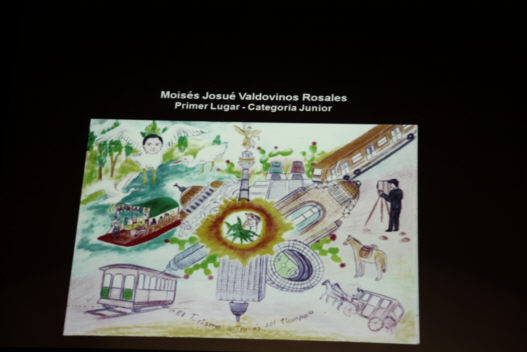 Ganadores de Noveno Concurso de Cultura TurÃ­stica Infantil (04-04)
El primer lugar de la categorÃ­a â€œJuniorâ€ fue obtenida por MoisÃ©s JosÃ© Valdovinos Rosales, de 12 aÃ±os, asÃ­ como Claudia Alejandra Capilla NÃºÃ±ez y Miguel Ãngel Velasco Oropeza, ambos de 13 aÃ±os de edad,  el segundo y tercer lugar respectivamente.


Los premios que se otorgaron a todos los ganadores fueron: un diploma, pases dobles de TuribÃºs en la Ciudad de MÃ©xico, entradas para la representaciÃ³n de la obra â€œLa Tiendita del Horrorâ€, en el Teatro ArlequÃ­n, una excursiÃ³n patrocinada por el Consejo Nacional de Exportadores de Servicios TurÃ­sticos, pases para el Museo de la RevoluciÃ³n Mexicana y el Elevador PanorÃ¡mico del Monumento a la RevoluciÃ³n, accesos al restaurant Miralto y juguetes marca â€œHasbroâ€.



Photo by: JesÃºs SÃ¡nchez
Keywords: ganadores noveno concurso cultura turistica infantil turismo secretaria