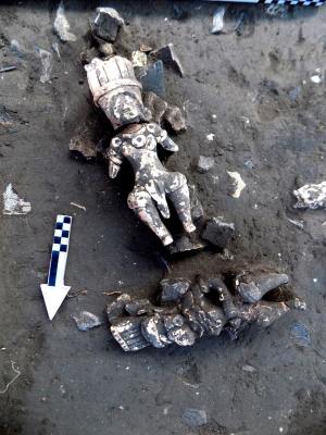 ContinÃºan los descubrimientos en la antigua aldea prehispÃ¡nica de Chak Pet, en el puerto de Altamira
Como resultado de la permanente supervisiÃ³n que mantiene el Instituto Nacional de AntropologÃ­a e Historia (INAH) en el terreno donde se asentÃ³ una de las aldeas mÃ¡s antiguas del histÃ³rico puerto de Altamira, al sur de Tamaulipas, durante las Ãºltimas cuatros semanas se recuperaron 84 piezas arqueolÃ³gicas de antigÃ¼edades que van del 500 a.C. al 200 d.C., entre vasijas de cerÃ¡mica Prisco Negro, objetos de piedra verde, hueso y concha y destacan un pectoral de caracol y un pendiente tallado en la costilla de un animal marino, quizÃ¡ manatÃ­ o ballena.
Keywords: aldea prehispÃ¡nica de Chak Pet