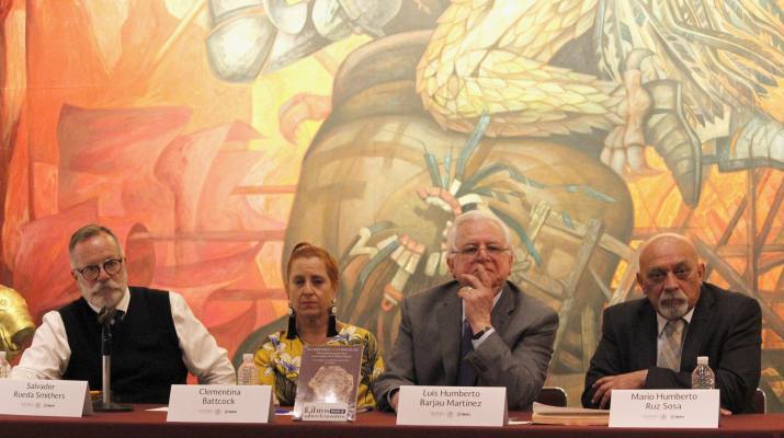    Libro revisa a los cronistas novohispanos, a casi 500 aÃ±os del arribo de CortÃ©s a MÃ©xico
Lo mÃºltiple y lo singular. Diversidad de perspectivas en las crÃ³nicas de la Nueva EspaÃ±a es editado por el INAH

 

*** Coordinada por Luis Barjau y Clementina Battcock, la publicaciÃ³n reÃºne ensayos sobre la obra de Bernal DÃ­az del Castillo, fray Bernardino de SahagÃºn y Alvarado Tezozomoc, entre otros  
Keywords: CortÃ©s a MÃ©xico