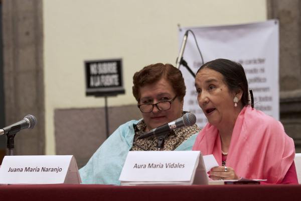 Rinden homenaje a la poeta y formadora de poetas Dolores Castro
Â·     Con la presencia de la autora se celebraron sus 95 aÃ±os de vida en el Museo de la Ciudad de MÃ©xico la tarde del miÃ©rcoles 25 de abril 

 

Â·   Alumnas y amigas, todas ellas escritoras, hicieron patente su cariÃ±o por la maestra, hablaron de su vida y leyeron su obra

â€œLa poesÃ­a ha sido para mÃ­ alimento, camino, luz; con ella he podido vivir 95 aÃ±os con todo lo que tiene una vida de hermosura y de dolor, pero tambiÃ©n de capacidad de conocer mucho sobre los seres humanos, empezando por este ser humano que ya ha vivido tantoâ€, expresÃ³ emocionada la poeta Dolores Castro Varela durante el homenaje que se le rindiÃ³ la tarde del miÃ©rcoles 25 de abril en el Museo de la Ciudad de MÃ©xico.

 

En el recinto de la SecretarÃ­a de Cultura capitalina, Dolores Castro, reconocida como formadora de varias generaciones de poetas, fue homenajeada con motivo de sus 95 aÃ±os de vida. Varias de sus alumnas y amigas, todas ellas poetas, dieron testimonio del cariÃ±o por su maestra y hablaron de su vida y de sus obras.
Keywords: poetas Dolores Castro