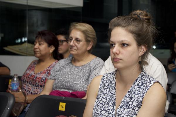 Conversan sobre la importancia y los retos de la novela grÃ¡fica en el Museo Nacional de la RevoluciÃ³n
     En el marco del ciclo Charla entre editores y lectores, el recinto albergÃ³ la presentaciÃ³n del libro Casa transparente, de MarÃ­a Luque, galardonado con el Primer Premio de Novela GrÃ¡fica Ciudades Iberoamericanas

 

Â·         Los ilustradores Emmanuel PeÃ±a y Sergio Neri â€”menciÃ³n honorÃ­fica del mismo certamenâ€” hablaron sobre sus obras concursantes y el editor Diego Rabasa abordÃ³ las problemÃ¡ticas que enfrenta el gÃ©nero

 

Durante la presentaciÃ³n del libro autobiogrÃ¡fico Casa transparente, de MarÃ­a Luque, acreedor al Primer Premio de Novela GrÃ¡fica Ciudades Iberoamericanas, los ilustradores y ganadores de menciÃ³n honorÃ­fica del certamen Emmanuel PeÃ±a y Sergio Neri, asÃ­ como el editor de Sexto Piso, Diego Rabasa, consideraron a este gÃ©nero como un importante ejercicio narrativo y de artes plÃ¡sticas que requiere ser mÃ¡s reconocido en MÃ©xico.

 

En el marco del ciclo Charla entre editores y lectores, que se presentÃ³ en el Museo Nacional de la RevoluciÃ³n, con la presencia de la escritora y coordinadora del premio, Raquel MartÃ­nez-GÃ³mez, de la UniÃ³n de Ciudades Capitales Iberoamericanas (UCCI), Diego Rabasa planteÃ³ algunas de las problemÃ¡ticas que impiden el crecimiento de la novela grÃ¡fica en el paÃ­s.
