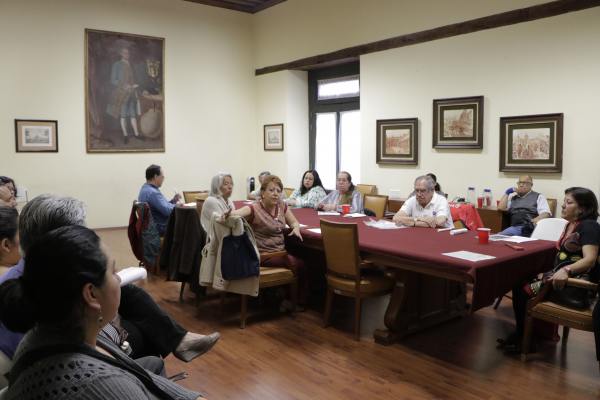 Recuerdan el trabajo de cronistas en el Archivo HistÃ³rico de la Ciudad de MÃ©xico 
El legado histÃ³rico de los escritores y cronistas Santos Acevedo LÃ³pez y de la Cruz, Manuel GutiÃ©rrez NÃ¡jera, Salvador Novo, Guillermo Tovar y de Teresa, Guillermo GonzÃ¡lez Cedillo y SebastiÃ¡n Verti fue recordado durante la sesiÃ³n â€œDe cronista a cronistaâ€ del seminario permanente Tardes de CrÃ³nica, realizada el martes 24 de abril en el Archivo HistÃ³rico de la Ciudad de MÃ©xico.

 

Integrantes de la AsociaciÃ³n de Cronistas de la Ciudad de MÃ©xico y Zonas Conurbadas A. C., asÃ­ como cronistas de distintas delegaciones, se dieron cita, igual que cada Ãºltimo martes del mes, en el recinto de la SecretarÃ­a de Cultura capitalina para recordar a los autores y conmemorar 28 aÃ±os de la creaciÃ³n de la AsociaciÃ³n de Cronistas de la Ciudad de MÃ©xico y 40 aÃ±os del nacimiento de la AsociaciÃ³n Nacional de Cronistas de Ciudades Mexicanas (ANACCIM).

 
Keywords: cronistas en el Archivo HistÃ³rico de la Ciudad de MÃ©xico