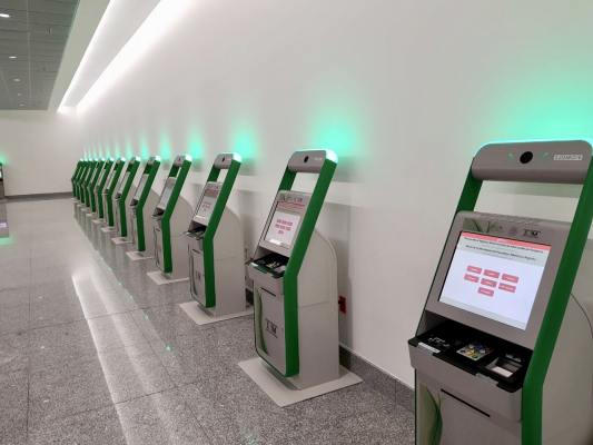 CUENTA AEROPUERTO DE LOS CABOS CON KIOSKOS DE INTERNACIÃ“N AUTOMATIZADA DE PASAJERO
Se instalaron 100 kioskos en los aeropuertos del paÃ­s con mayor flujo de
pasajeros.
ï‚· Facilitan trÃ¡mites migratorios.
De manera simultÃ¡nea se llevÃ³ a cabo la inauguraciÃ³n del sistema automatizado
para procedimientos de internaciÃ³n de pasajeros en los aeropuertos de la Ciudad
de MÃ©xico, CancÃºn y Los Cabos, lo que harÃ¡ mÃ¡s fÃ¡cil, rÃ¡pido y segura la atenciÃ³n
a los pasajeros nacionales e internacionales durante sus trÃ¡mites migratorios.
Lo anterior, lo dio a conocer Luis Genaro RuÃ­z HernÃ¡ndez, titular de la SecretarÃ­a
de Turismo, EconomÃ­a y Sustentabilidad (SETUES), quien precisÃ³ que son 20 los
Kioskos electrÃ³nicos que se instalaron en el Aeropuerto Internacional de San JosÃ©
del Cabo.
Keywords: KIOSKOS DE INTERNACIÃ“N AUTOMATIZADA