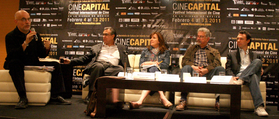 Mesas ReflexiÃ³n de la Industria CinematogrÃ¡fica (02-02)
Otro de los temas fuÃ© que: El cine sÃ³lo tiene captaciÃ³n del 30% y se deberÃ­a de otorgar espacios en el D.F. para llegar a ese 70% restante. 

El 10% del cine mexicano tiene un proyecciÃ³n de pantalla, pero con los ajustes de horarios en las diferentes salas llega hasta el 7%. Otro punto Ã¡lgido es la piraterÃ­a, donde hay una demanda potencial para los estrenos y esto se debe en gran parte a la mercadotecnia que se utiliza para difundirlos,  la cual a veces iguala en presupuesto a la misma pelÃ­cula. 

Keywords: mesas reflexion industria cinematografica