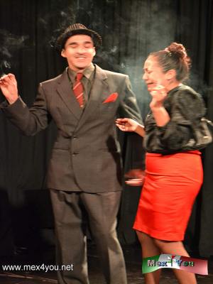 ProgramaciÃ³n Teatral Septiembre (05-05)
DevelaciÃ³n de placa por la 100 representaciones del espectÃ¡culo "AMARAMORIR" una parodia de la Ã‰poca de Oro del Cine Mexicano el jueves 17 de septiembre a las 20:30 hrs.

Text and Photo by: YanÃ­n RamÃ­rez
Keywords: D-RotaDos Foro a poco no leyendas narraciÃ³n oral Son de AquÃ­ teatro de la Ciudad Esperanza Iris Amaramorir epoca oro cine mexicanaco