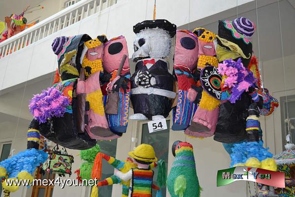 ExposiciÃ³n PiÃ±atas (03-05) 
En esta ediciÃ³n participaron artesanos del Distrito Federal, Estado de MÃ©xico, Aguascalientes, Guanajuato y Puebla.

Text by: YanÃ­n RamÃ­rez                         Photo by: Antonio P.
Keywords: ExposiciÃ³n PiÃ±atas Museo arte popular piÃ±atas mexicanas diciembre posadas navideÃ±as