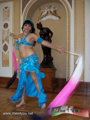 Sexto Concurso Nacional Danza Ãrabe Bellyshazadi (02-03)
De acuerdo a las bases, el certÃ¡men participan bailarinas con un mÃ­nimo de un aÃ±o bailando profesionalmente, en el caso de las solistas. En el caso de los grupos el director debe cumplir con ciertos requisitos, los puntos a evaluar son: TÃ©cnica, interpretaciÃ³n correcta de la melodÃ­a, vestuario e interacciÃ³n con el pÃºblico.Los premios son: accesorios para la danza Ã¡rabe, becas de estudios de seminarios, trofeos, y publicidad. 
Keywords: sexto concurso nacional danza arabe bellyshazadi teatro ciudad esperanza iris 