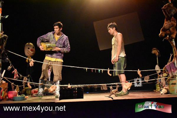 Estreno de la obra "Pájaros, la extinción de la juventud" (01-05)
"Pájaros la extinción de la juventud"  bajo la dirección de la misma autora, se presentará en temporada del 2 al 12 de septiembre, con funciones de jueves a domingo, en el Teatro Sergio Magaña. 

El Teatro Sergio Magaña se ubica en  C. Sor Juana Ines de la Cruz 114, Sta María la Ribera, Cuauhtémoc, 06400 Ciudad de México, CDMX

Text & Photo by: Antonio Pacheco 
Keywords: estreno obra teatro pajaros extincion juventud sergio magaña