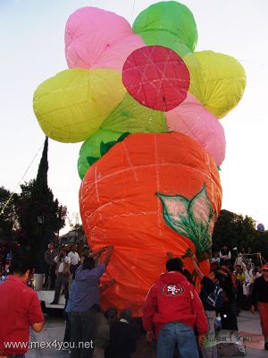 Dia de Muertos en la Ciudad de MÃ©xico 2005 / Day of the Dead in Mexico City 2005 (08-15)
Al llegar la tarde mex4you se trasladÃ³ a Ohtenco a su tradicional celebraciÃ³n de DÃ­a de Muertos con el Concurso Nacional de Globos de Papel de China. 

When arriving afternoon mex4you was present  in  Ohtenco to its traditional celebration by the Day of the Dead  with the National Globe Contest  made of  Chinese Paper.
Keywords: Dia de Muertos en la Ciudad de Mï¿½xico 2005 / Day of the Dead in Mexico City 2005