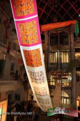Mascada Din tini Ya TzÃ¼e (05-07)
El Museo de Arte Popular se viÃ³ engalanado con este arte tÃ­pico de nuestro paÃ­s y que ya le diÃ³ la vuelta al mundo. Es asÃ­ que un grupo de artesanos de la comunidad de San Pablo el Grande, en Tenango de Doria, Hidalgo, crea la primera mascada con diseÃ±o mexicano para la firma francesa HermÃ¨s.







Photo by: JesÃºs SÃ¡nchez
Keywords: mascada din tini ya tzÃ¼e museo arte popular map 