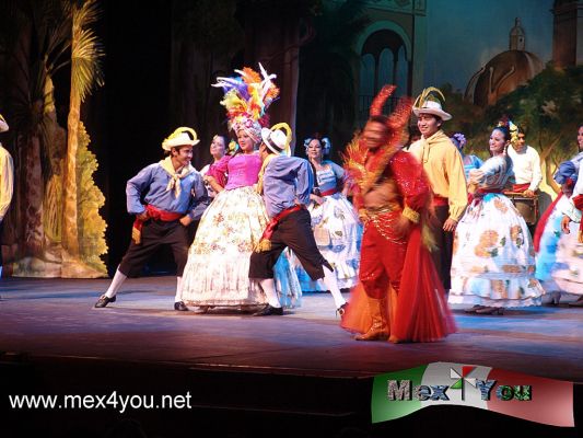 Gran Ballet de Campeche (03-05)
En un espectÃ¡culo compuesto por mÃºsica en vivo, interpretada por la mÃºsica â€œcharangaâ€ integrada por nueve mÃºsicos, entre ellos Manuel Santiago RÃ­os, Erik 
Alejandro Lara, Miguel Alfredo May y Gualberto Coh Punch que nos llevan con diferentes ritmos a travÃ©s de ocho cuadros dancÃ­sticos 
continuos, los cuales harÃ¡n un recorrido por la historia de esta regiÃ³n del 
sur de MÃ©xico.


Keywords: gran ballet campeche great teatro ciudad theater city esperanza iris 