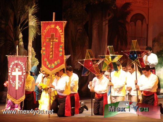 Gran Ballet de Campeche (04-05)
A travÃ©s de este recorrido de Chiapas pudimos apreciar diferentes cuadros, los cuales nos llevan por los estados de Ã¡nimo de la regiÃ³n a travÃ©s del tiempo. Como las fiestas de carnanval o la procesiÃ³n para pedir al Cristo Negro de San RomÃ¡n y el zapateado en cajones.  
Keywords: gran ballet campeche great teatro ciudad theater city esperanza iris 