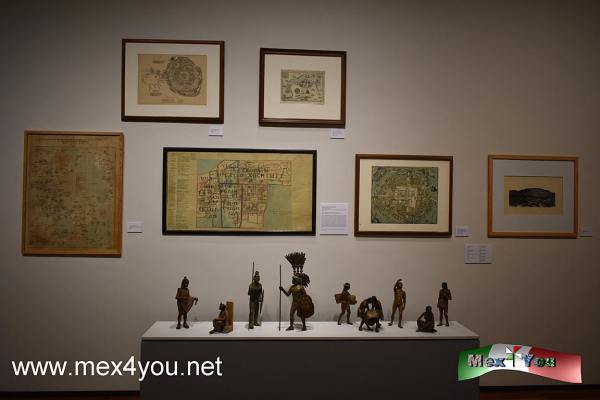 Inauguración exposición "Visiones plásticas de Tenochtitlán" (02-05)
La muestra está integrada por más de 55 piezas, incluyendo acervo del recinto y obra externa, que acerca al público, a través de distintas técnicas y soportes que van desde la cartografía, el dibujo, la pintura, la escultura, la litografía y la instalación, incluido un boceto de la primera muralista mexicana Aurora Reyes, a la época anterior y posterior a la intervención española con un recuento histórico de México-Tenochtitlan hasta la caída del poderío mexica.



Text & Photo by: Antonio Pacheco
Keywords: inauguracion exposicion visiones plasticas tenochtitlan museo ciudad mexico cdmx