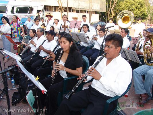 Oaxaca en la DelegaciÃ³n Benito Juarez / Oaxaca in the Juarez Delegation. (01-08)
No deje de asistir a este hermoso evento el cual se lleva a cabo del 3 al 15 de marzo como homenaje a Benito Juarez en su segundo centenario de su nacimiento. 

We recomend you to attend to this beautiful event which is carried out from the 3rd to the 15th  of March like tribute to Benito Juarez in the second centenary of his birth. 
Keywords: Oaxaca   Distrito Federal/ Oaxaca  Federal District mexico city ciudad