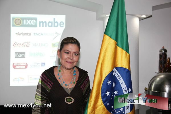 Carnaval de Brasil en MÃ©xico (03-03)
Existen hoy en Rio de Janeiro mÃ¡s de 70 Escuelas de Samba de mayor o menor dimensiÃ³n , agrupadas e instituidas jerÃ¡rquicamente , en un ranking que cada aÃ±o se mueve y que tienen un propÃ³sito ganar el gran campeonato , es decir ser la escuela de samba ganadora en el Desfile de Carnaval cada aÃ±o . 



"Marlenne Mesa" Directora General de Camebra

Photo by: JesÃºs Sanchez
Keywords: carnaval brasil mexico carnival