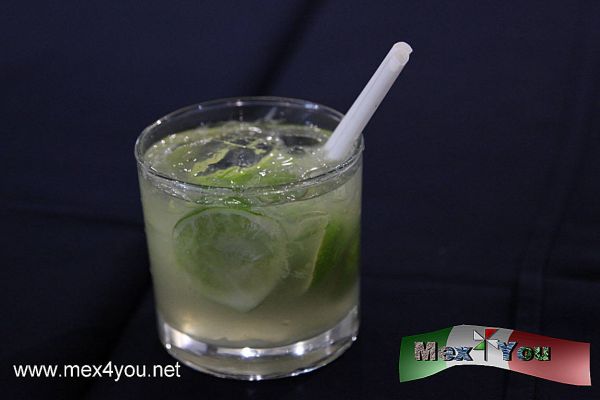Carnaval de Brasil en MÃ©xico (02-03)
La bebida tÃ­pica de brasil se llama caipirinhas, el cual el alcohol que contiene se llama cachaÃ§a que es el agua ardiente y lo demÃ¡s es el limÃ³n y azÃºcar.

Photo by: JesÃºs Sanchez
Keywords: carnaval brasil mexico carnival caipirinhas cachaÃ§a