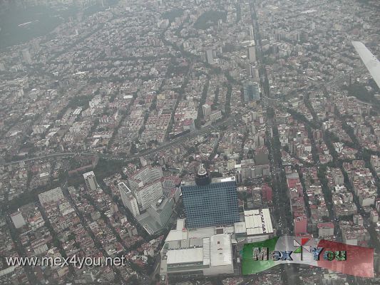 Vista aÃ©rea de la Ciudad de MÃ©xico ( aproximandose al Aeropuerto Benito JuÃ¡rez) 
Photo by: Antonio Pacheco 
Keywords: vista aerea ciudad mexico avion aeropuerto benito juarez