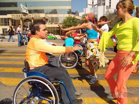 Dia del Tambor / Drum Day 2006 04-07
Entre las agrupaciones que causaron admiraciÃ³n estaba la SelecciÃ³n Nacional de Danza en Silla de Ruedas. 

Among the groupings that they caused admiration was the National Selection of Dance in Wheelchair.
Keywords: Festival del Tambor 2007 / Drum Festival 2007